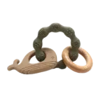 Biderangle i silikone m. hval og træ vedhæng. Grøn