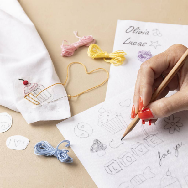 Creativ Company | Vandopløselige broderiark - Hvide, 8 ark