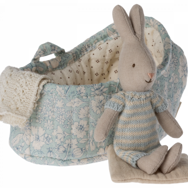 Maileg Micro Kanin i babylift - Lyseblå