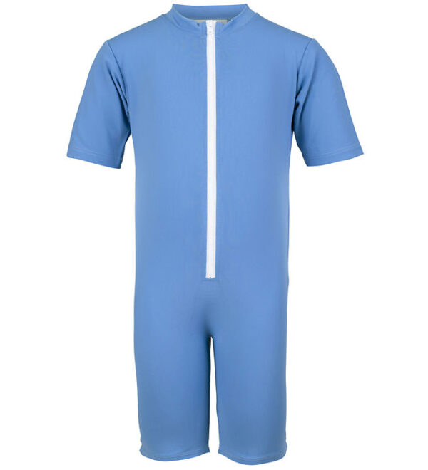 Petit Crabe Badeheldragt - Noe - UV50+ - Cornflower m. Sejlbåd Petit Crabe Badeheldragt - Noe - UV50+ - Cornflower m. Sejlbåd