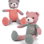 B BEEZ Knitted Bamse 20 cm. - aktivitets legetøj - Legekammeraten.dk