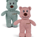 B BEEZ Knitted Bjørn 30 cm. - aktivitets legetøj - Legekammeraten.dk