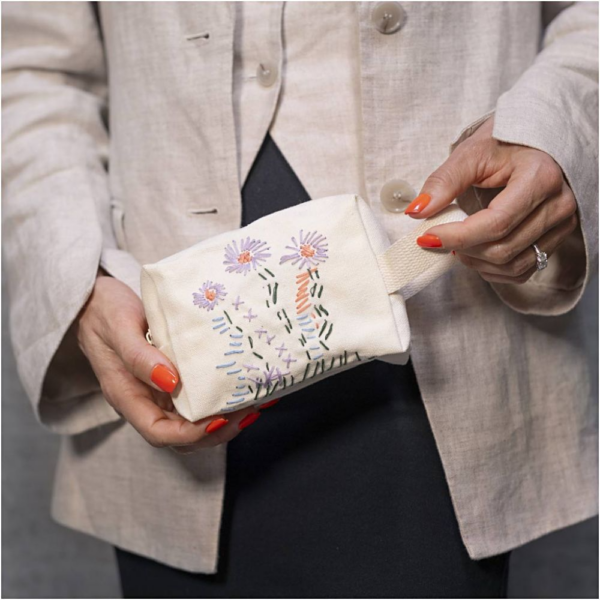 Creativ Company | Broder din egen makeup-taske