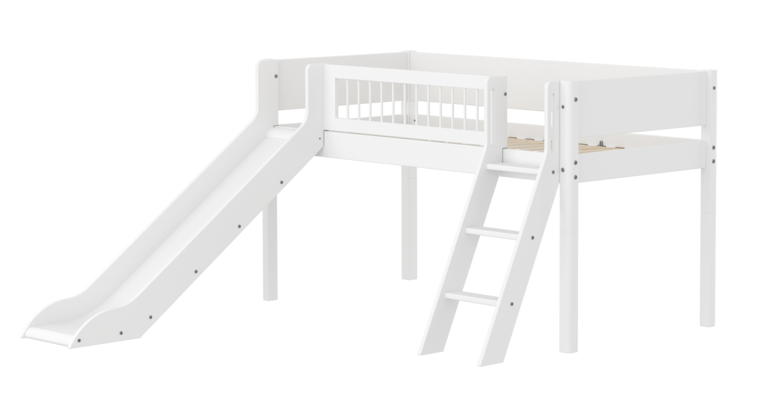 Flexa White Halvhøj Seng 120 cm Med Rutchebane, Skrå Stige og Crossbar Sengehest 90x200 cm - Hvid