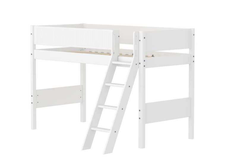 Flexa White Mellemhøj Seng 143 cm Med Skrå Stige og Grooves Sengehest 90x200 Cm- Hvid