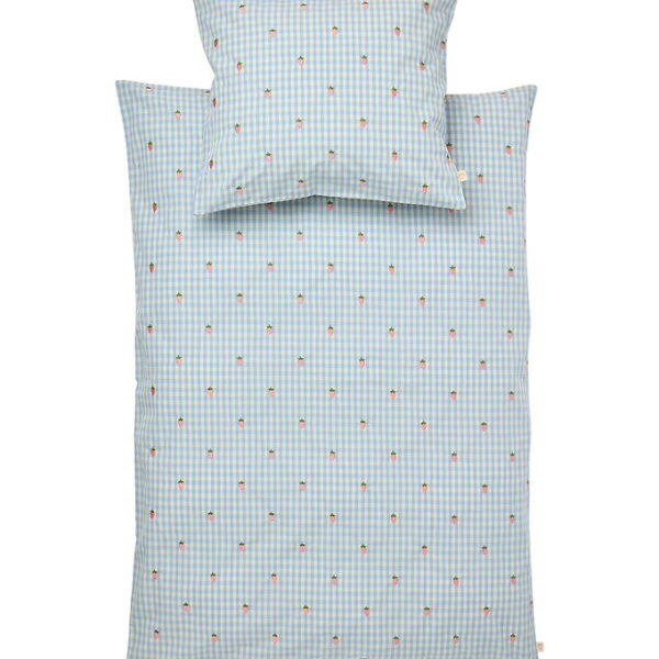 Flöss Sengetøj - Baby - Mille - 70x100 cm - Sky Berry Gingham