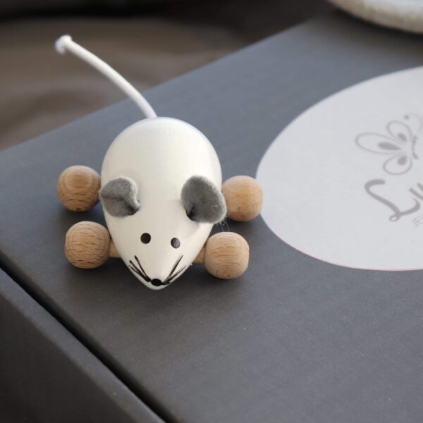 Molly mus på hjul i hvid - Ella & Frederik