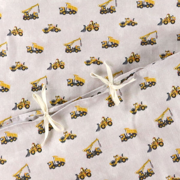 Nørgaard Madsens Sengetøj - Baby - Beige m. Arbejdsmaskiner