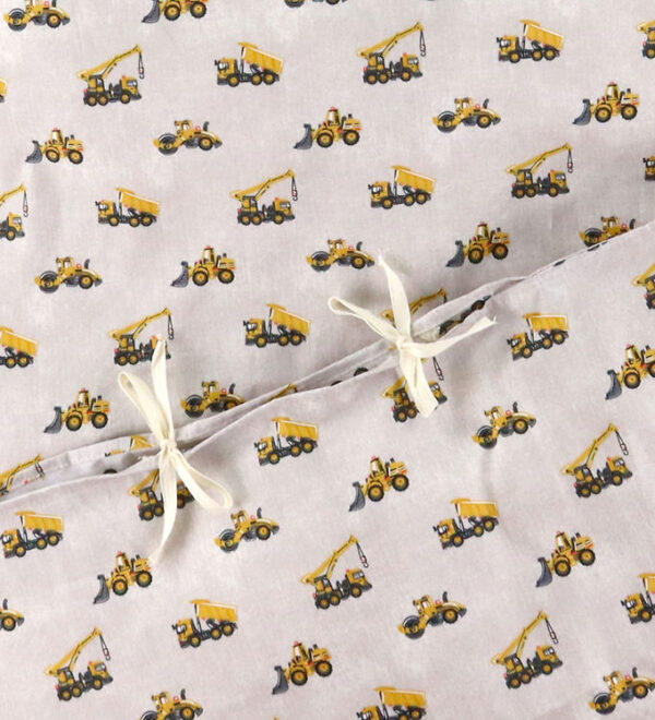 Nørgaard Madsens Sengetøj - Baby - Beige m. Arbejdsmaskiner