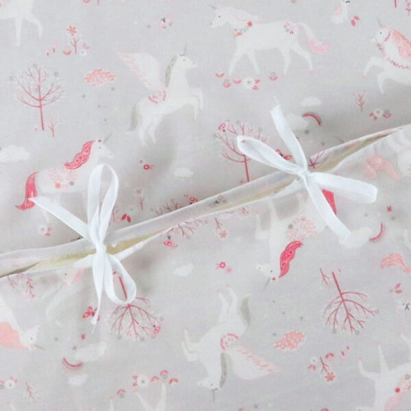 Nørgaard Madsens Sengetøj - Baby - Grå m. Pink Enhjørninger