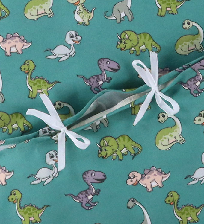 Nørgaard Madsens Sengetøj - Baby - Grøn m. Glade Dinoer