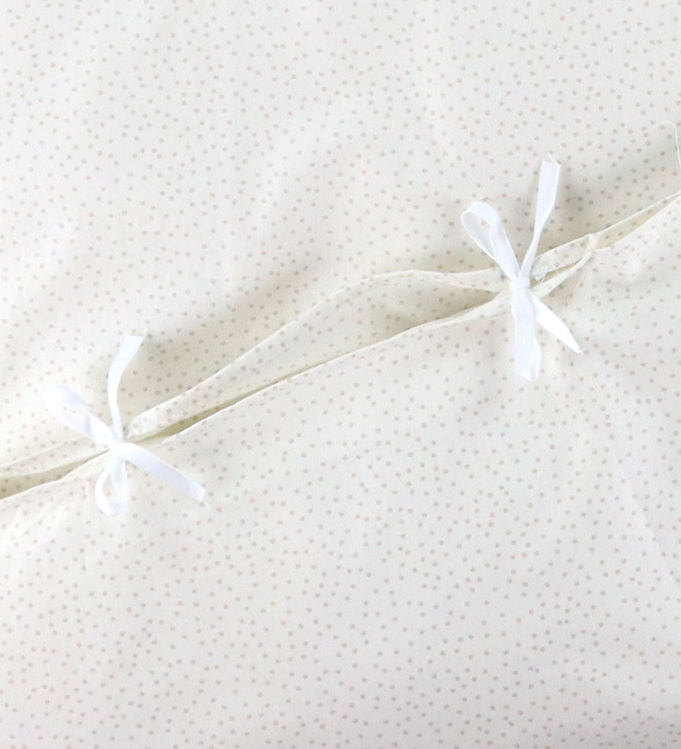 Nørgaard Madsens Sengetøj - Voksen - Off White m. Beige Prikker Nørgaard Madsens Sengetøj - Voksen - Off White m. Beige Prikker