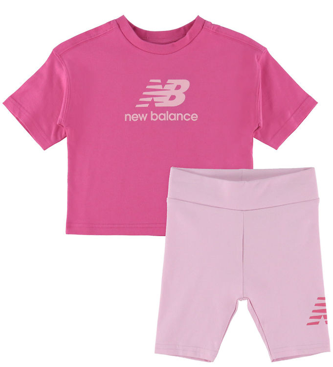 New Balance Sommersæt - Cykelshorts/T-shirt - Stacked Logo - Pin