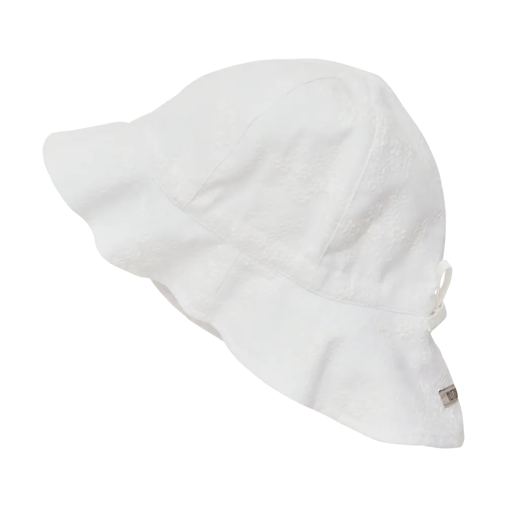 Sommerhat Broderi - Antique White - 12-24 MDR. Sommerhat Broderi - Antique White - 12-24 MDR.