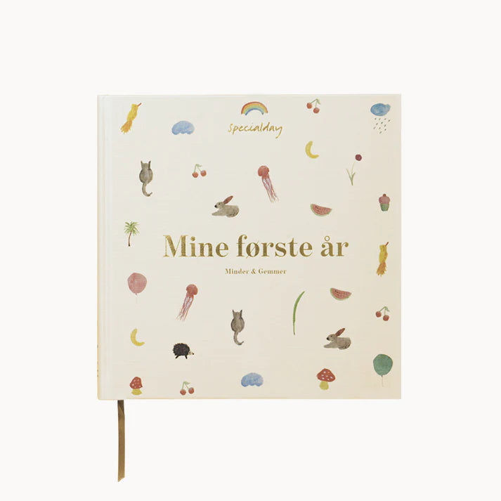 Barnets Bog Mine Første År, CremeÂ (Ny model) - barnets bog - Legekammeraten.dk