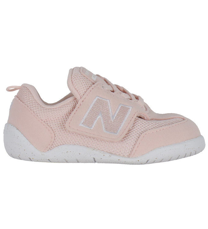 New Balance Begyndersko - First - Crystal Pink/Hvid New Balance Begyndersko - First - Crystal Pink/Hvid