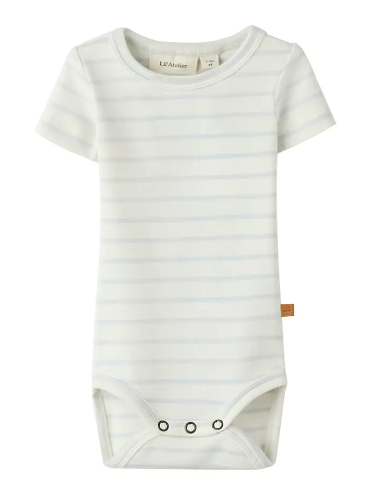 Lil' Atelier Geo Apa Kortærmet Slim Body - Coconut Milk - 80 Lil' Atelier Geo Apa Kortærmet Slim Body - Coconut Milk - 80
