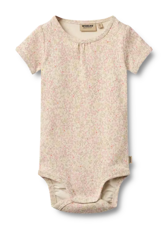 Linette Kortærmet Body - Coral Flowers - 92 Linette Kortærmet Body - Coral Flowers - 92