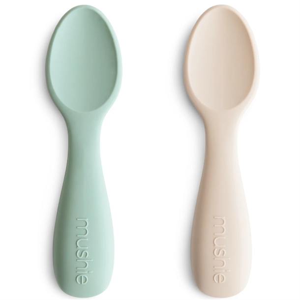 Mushie Skeer - Silikone ske - Cambridge Blue & Shifting Sand