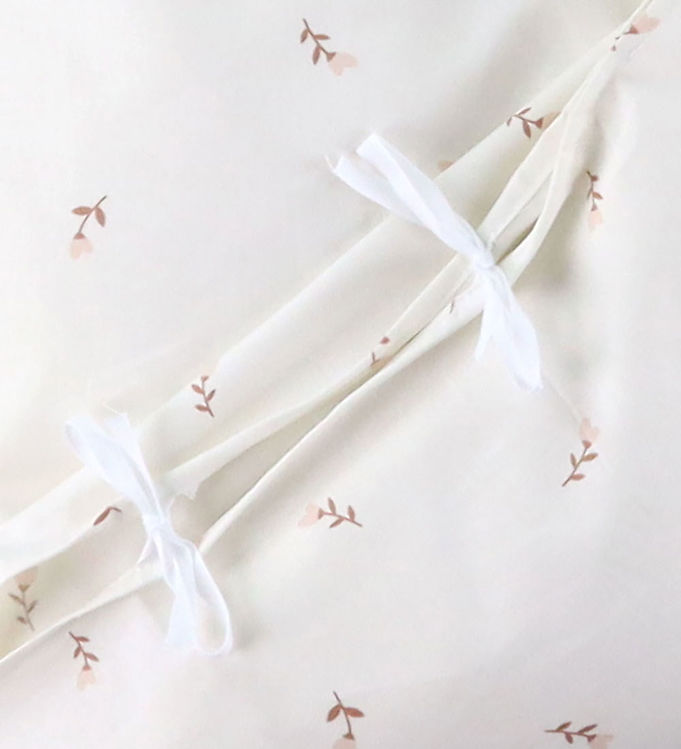 Nørgaard Madsens Sengetøj - Junior - Off White m. Mauve Blomster